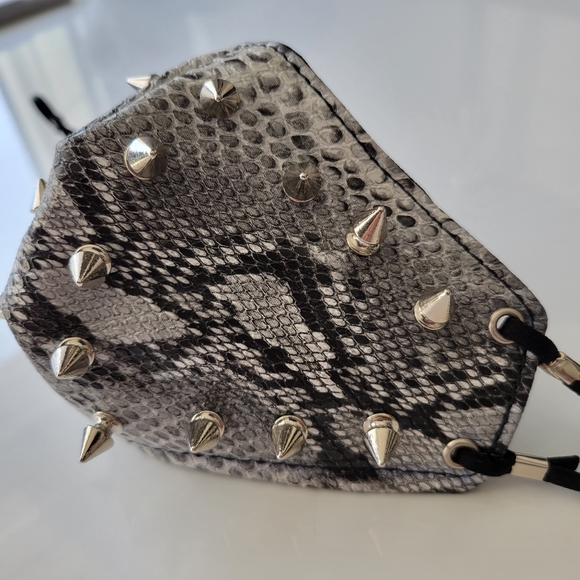 NWOT Face Mask w/faux snake and spikes - Picture 2 of 6